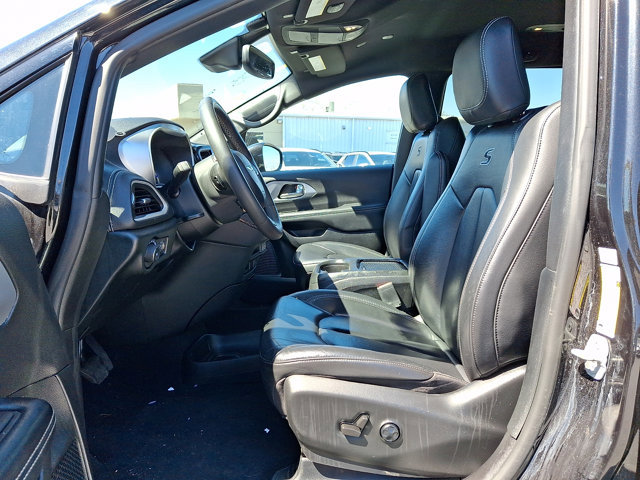 Used 2022 Chrysler Pacifica Touring-L w/ S Appearance Package image 13