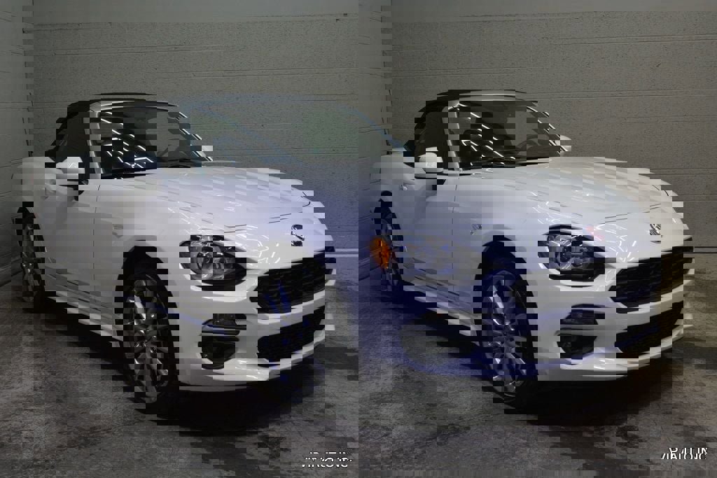 Used 2017 FIAT 124 Spider Lusso video 1