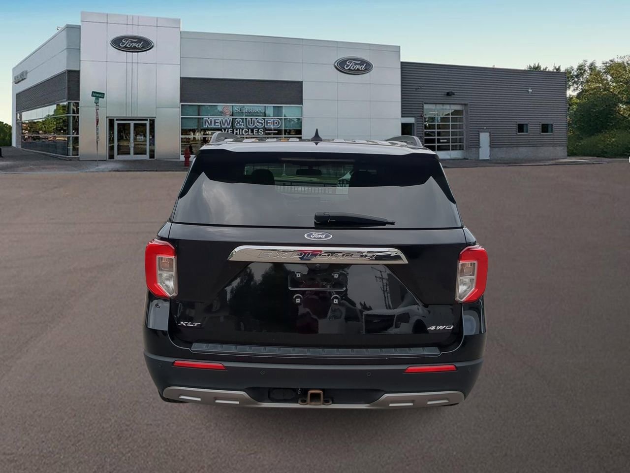 Certified 2022 Ford Explorer XLT w/ Equipment Group 202A image 10