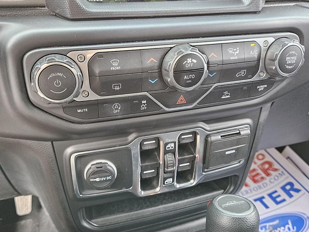Used 2023 Jeep Gladiator Overland AWD/4WD image 21