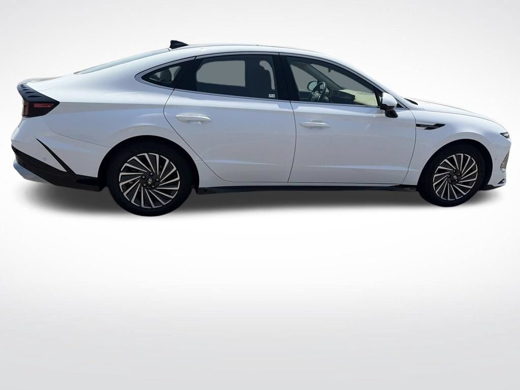Used 2025 Hyundai Sonata Limited FWD image 6