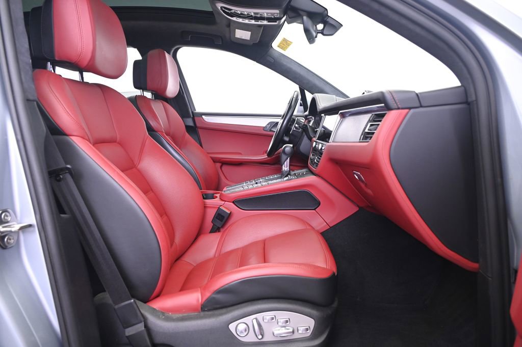 Certified 2021 Porsche Macan Turbo image 23