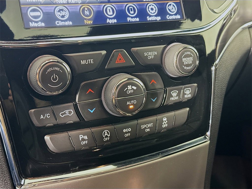 Used 2020 Jeep Grand Cherokee Limited w/ Trailer Tow Group IV image 17