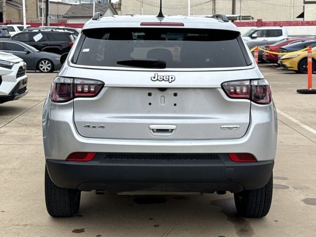 Used 2025 Jeep Compass Latitude AWD/4WD image 5