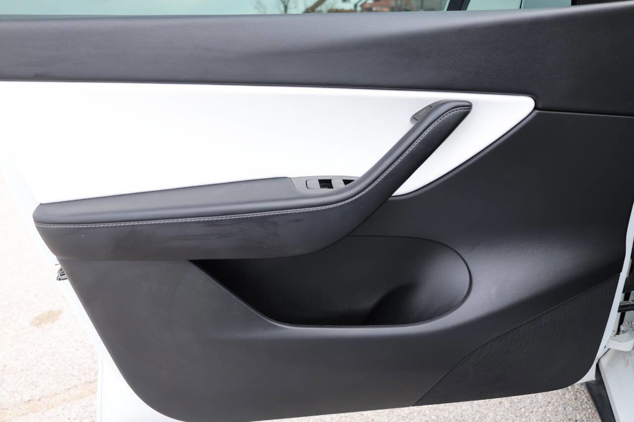 Used 2021 Tesla Model Y Long Range image 12