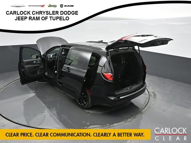 New 2026 Chrysler Pacifica Limited w/ Uconnect Theater Family Group image 60