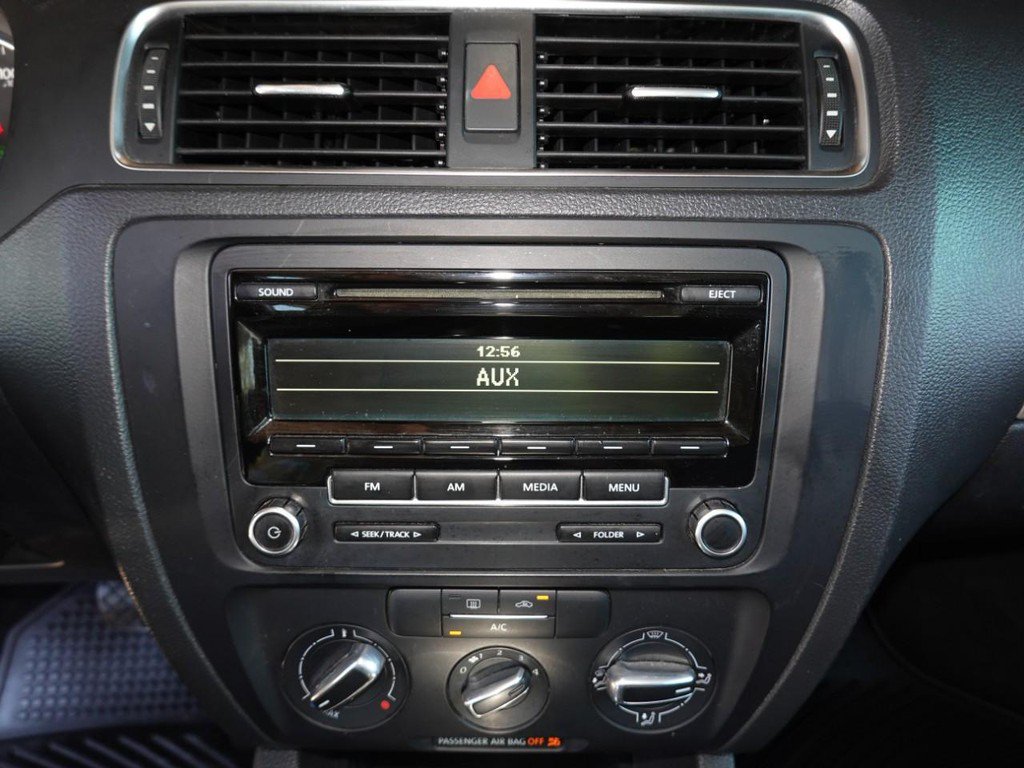 Used 2013 Volkswagen Jetta SE FWD image 14