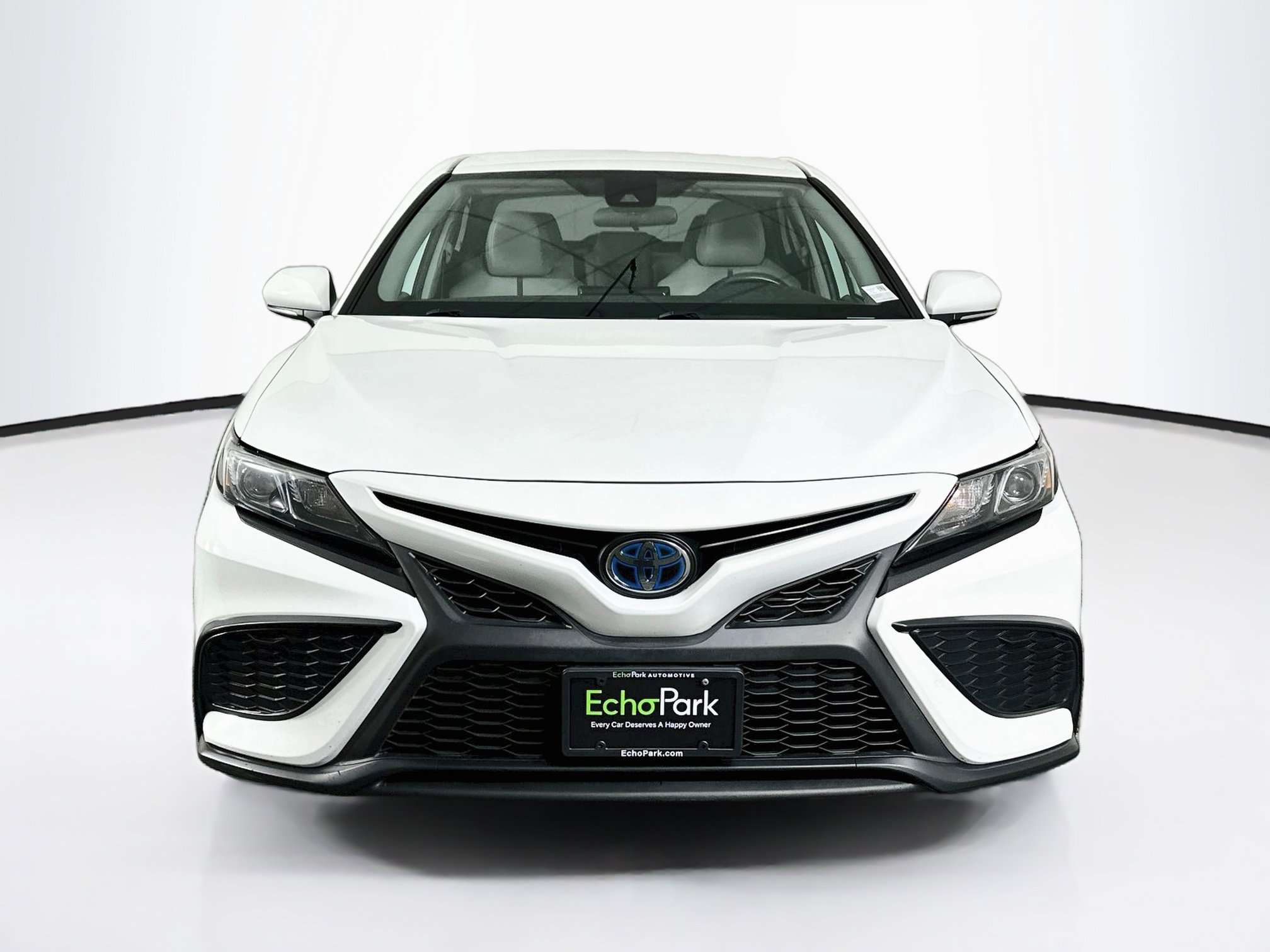 Used 2021 Toyota Camry SE w/ Cold Weather Package FWD image 2