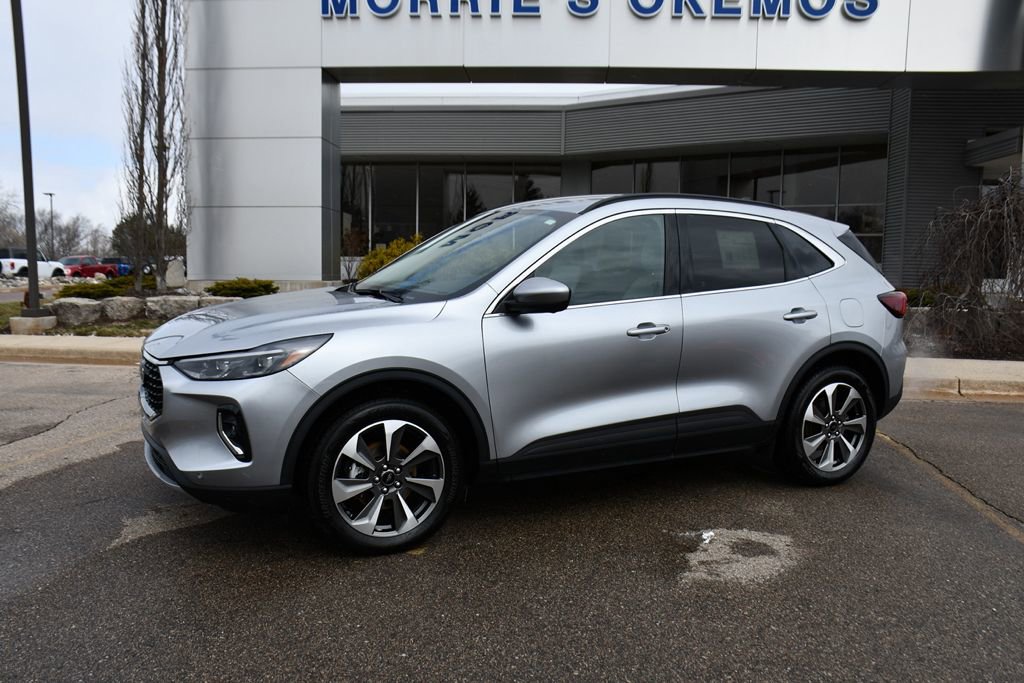 Used 2023 Ford Escape Platinum image 2