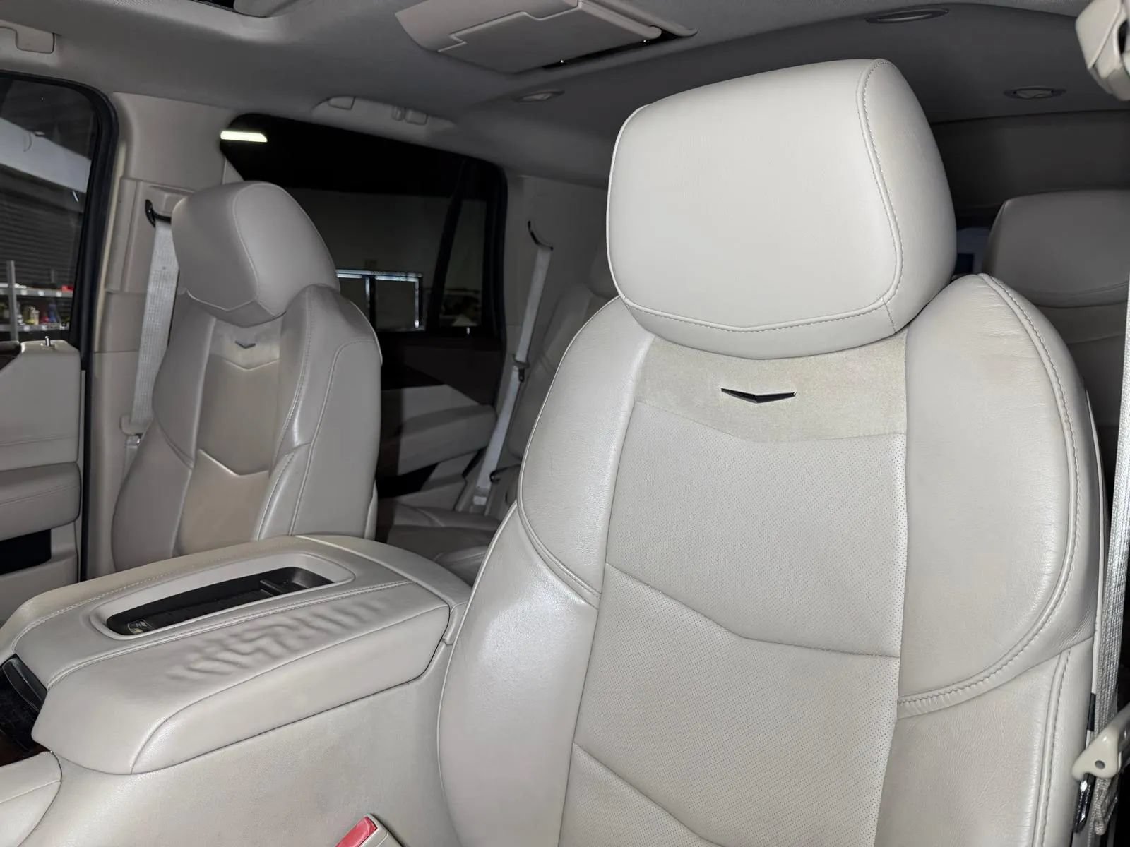 Used 2015 Cadillac Escalade Premium AWD/4WD image 34