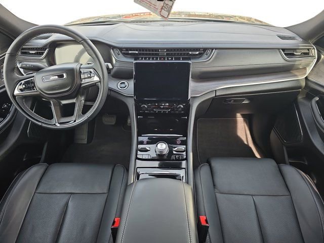 Used 2025 Jeep Grand Cherokee Overland w/ Adv Protech Group III image 9