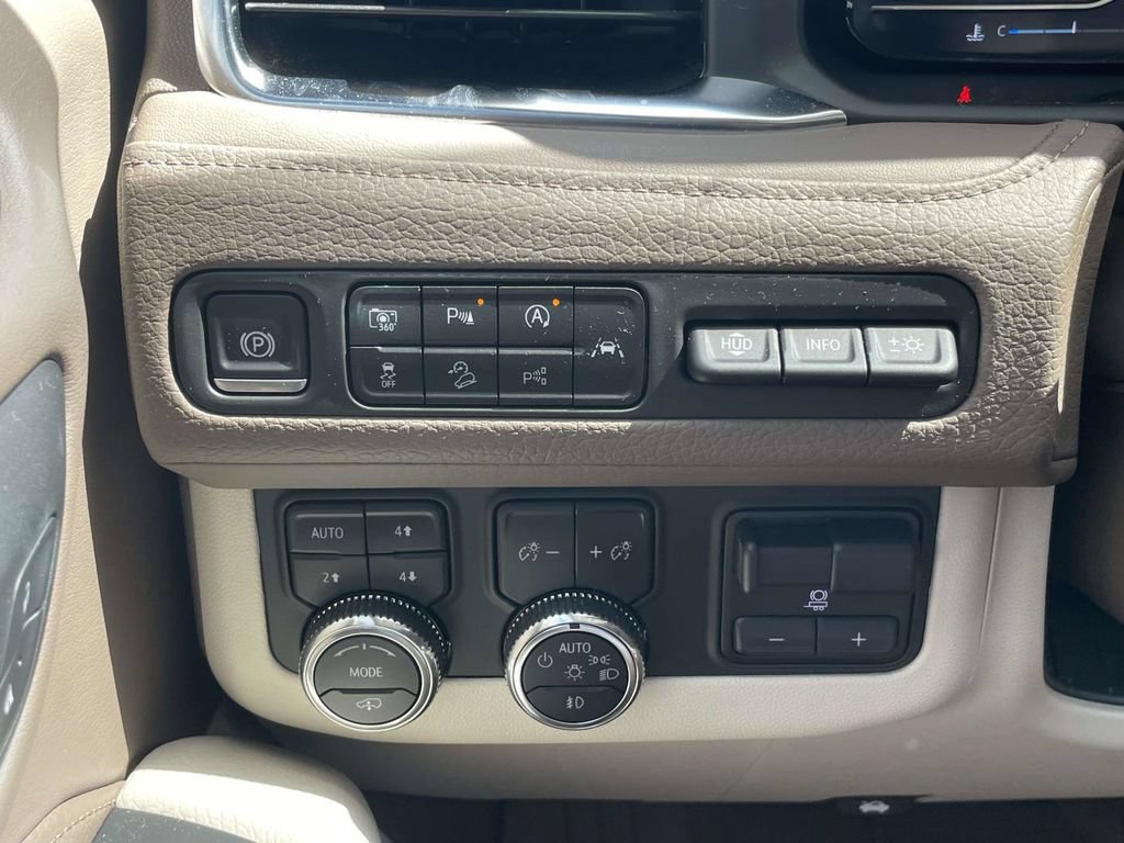 Used 2024 GMC Yukon XL Denali w/ Denali Reserve Package AWD/4WD image 27