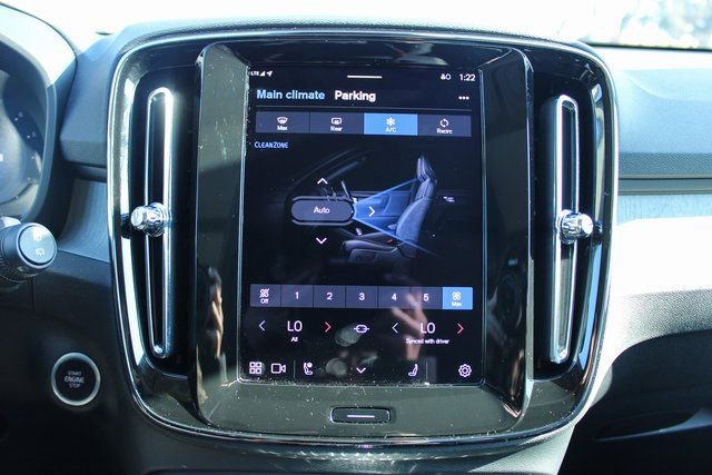 Used 2025 Volvo XC40 B5 Plus image 22