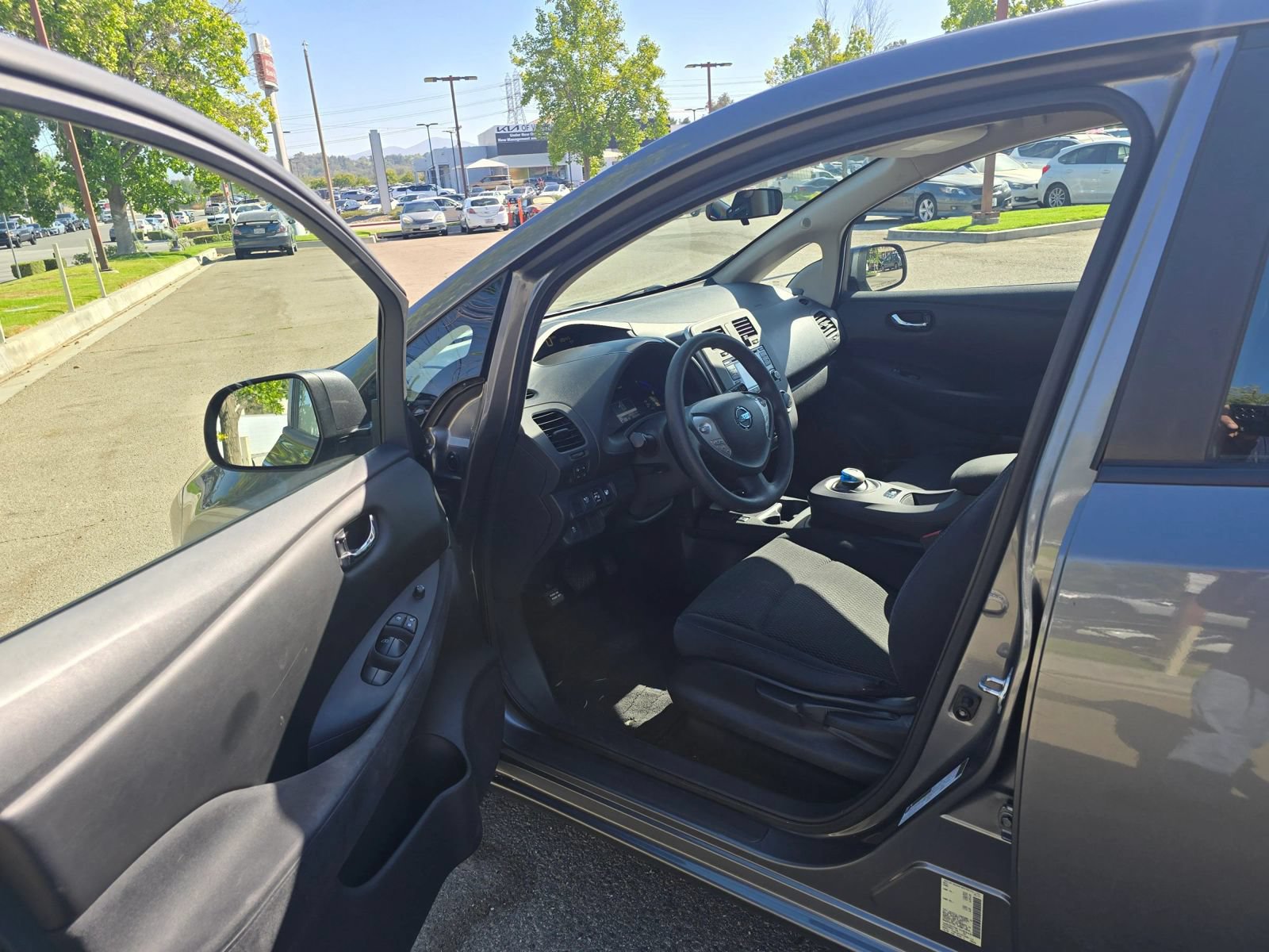 Used 2017 Nissan Leaf S w/ Charge Package FWD image 6