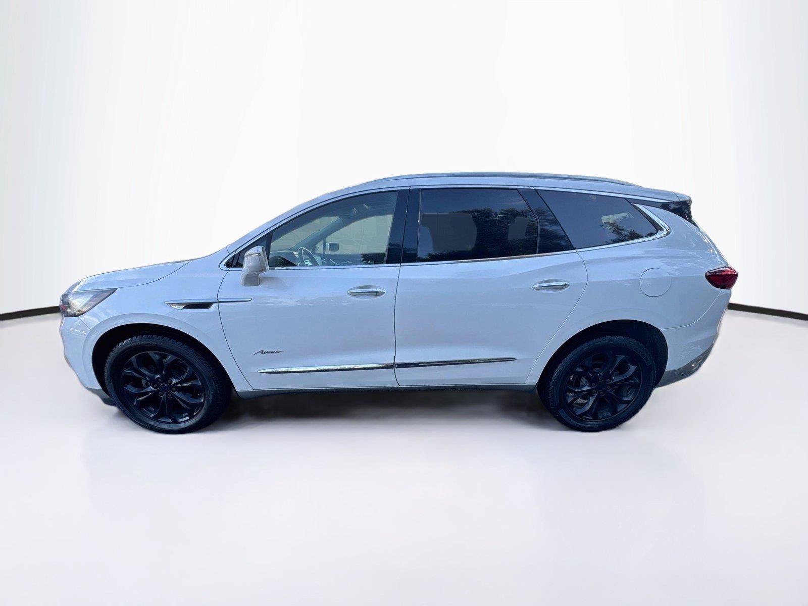 Used 2018 Buick Enclave Avenir w/ Avenir Technology Package FWD image 2