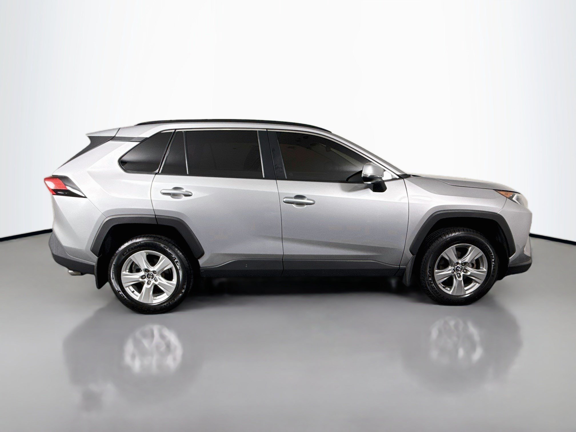 Used 2021 Toyota RAV4 XLE FWD image 11