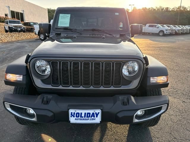 Used 2024 Jeep Gladiator Sport AWD/4WD image 8