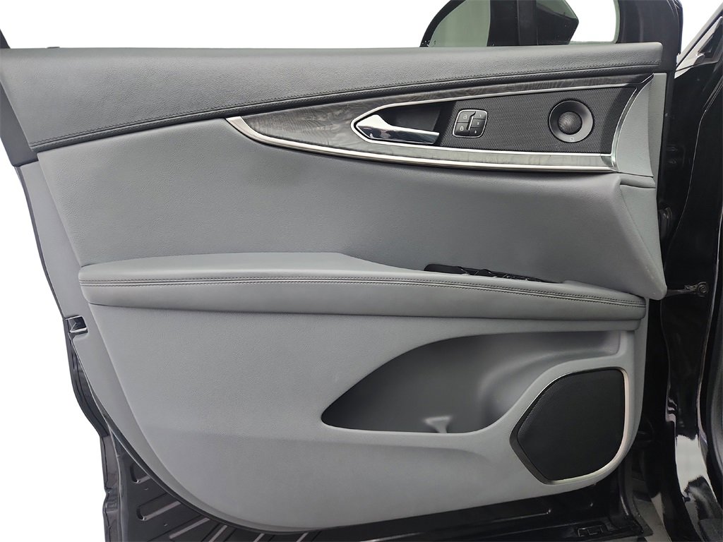 Used 2019 Lincoln Nautilus Reserve image 24