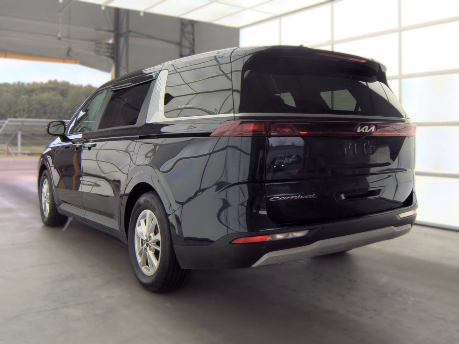 Used 2022 Kia Carnival LX FWD image 6