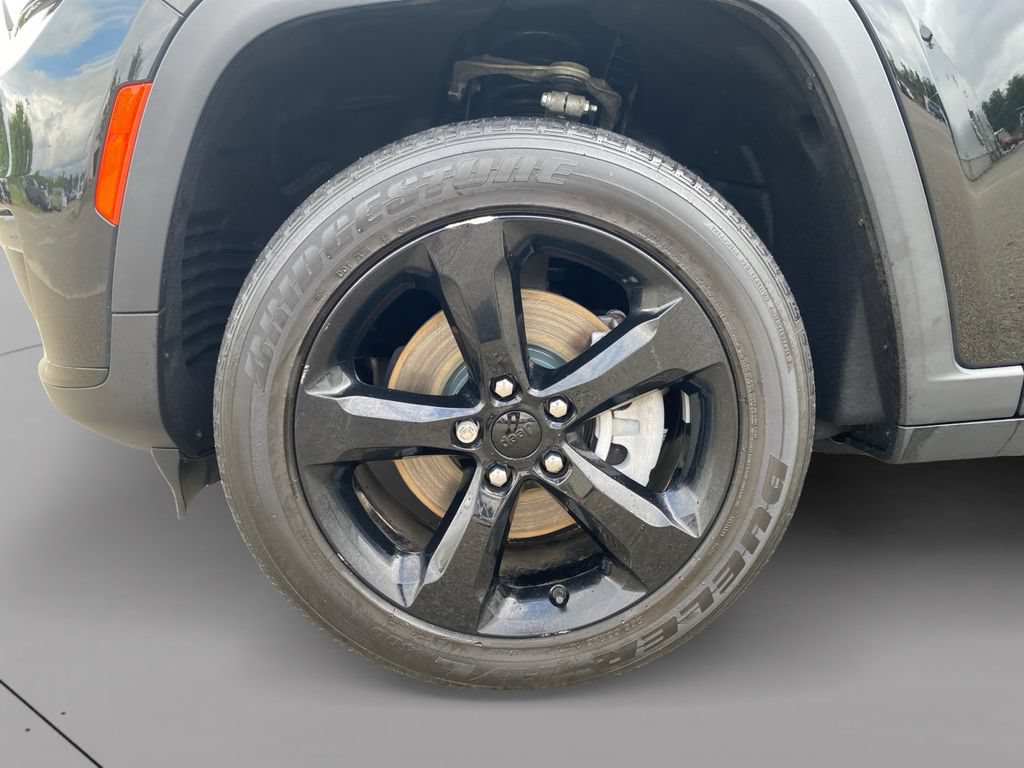 Used 2023 Jeep Grand Cherokee L Laredo AWD/4WD image 9