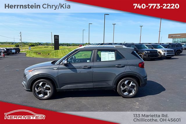 Used 2024 Hyundai Venue SEL FWD image 4