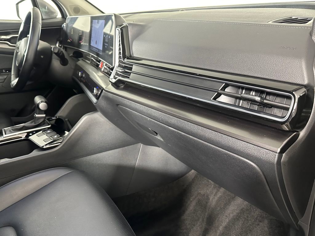 Used 2025 Kia Sportage EX w/ Premium Package image 31