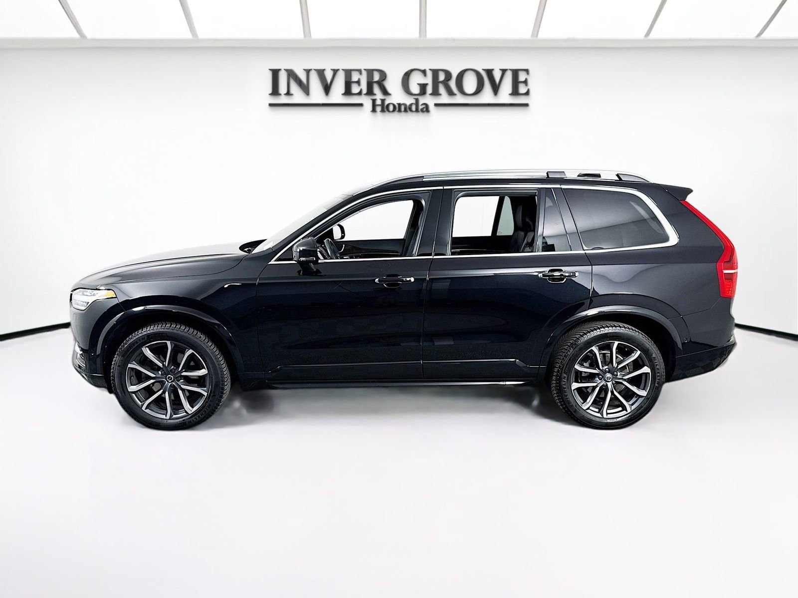 Used 2016 Volvo XC90 T6 Momentum AWD/4WD image 8
