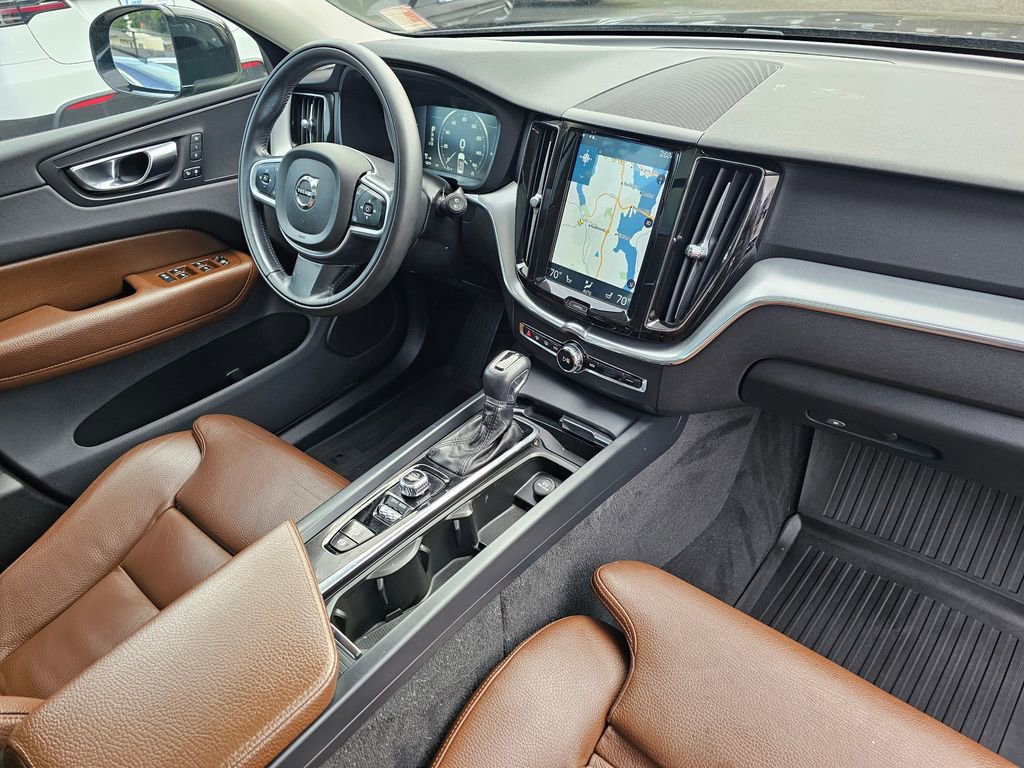 Used 2019 Volvo XC60 T5 Momentum w/ Protection Package Premier image 18