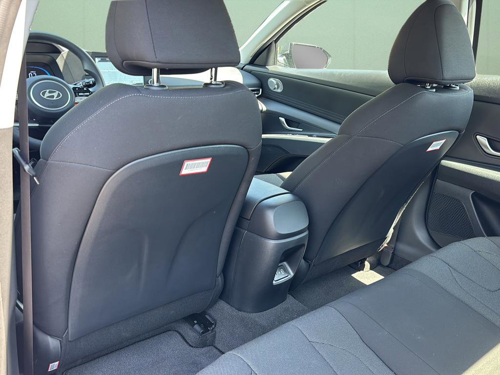 Used 2025 Hyundai Elantra SE FWD image 21