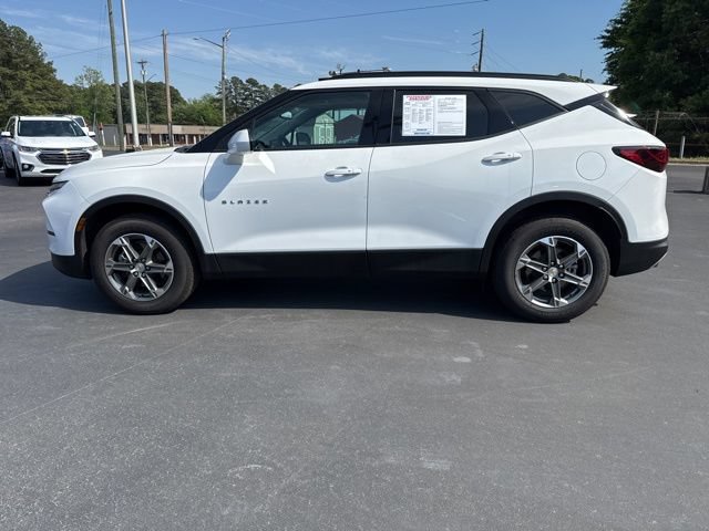 Used 2024 Chevrolet Blazer LT w/ Convenience Package FWD image 2