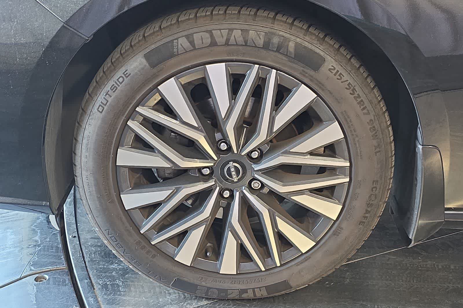 Used 2024 Nissan Altima 2.5 SV w/ SV Premium Package FWD image 12