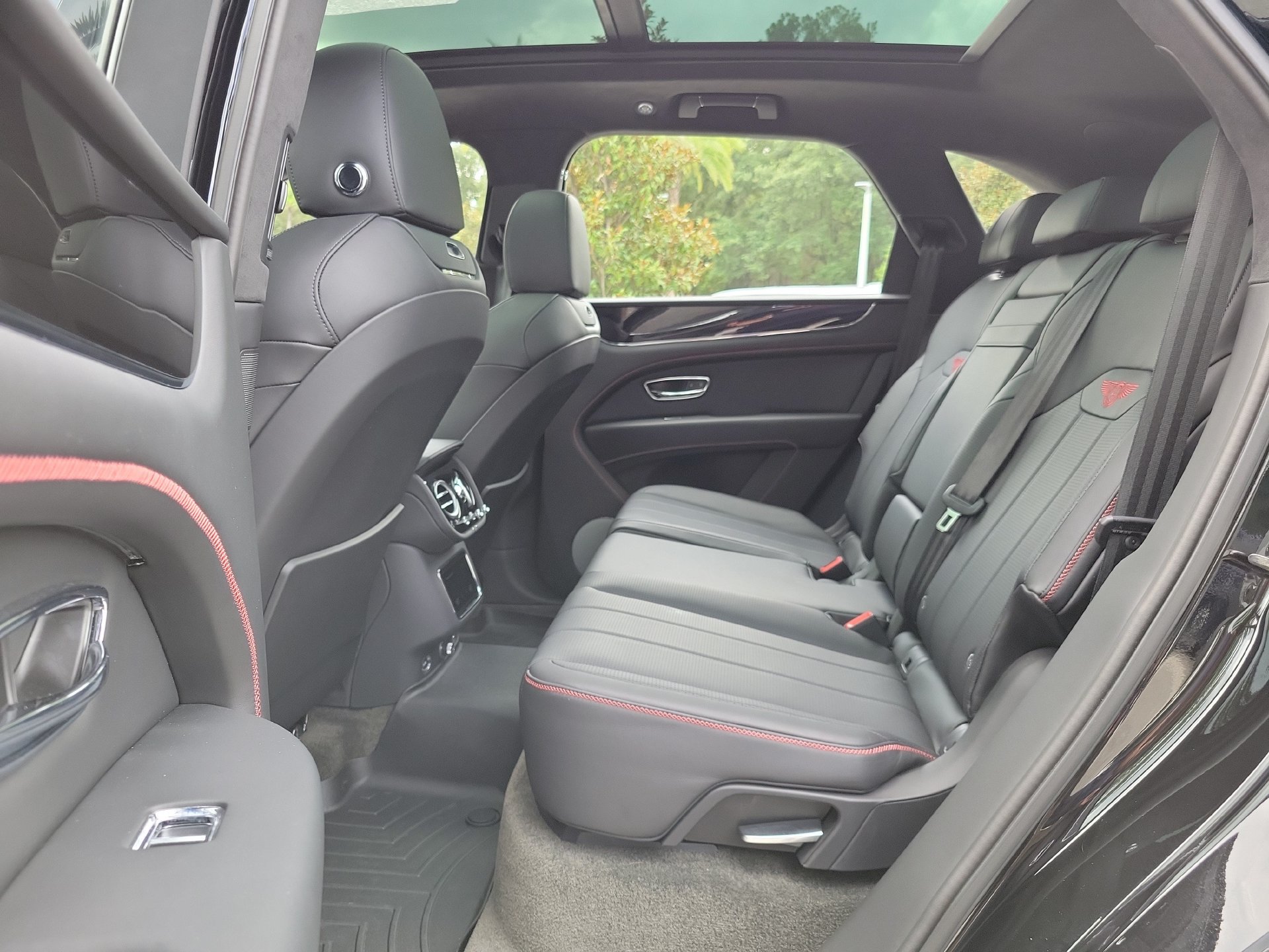 Certified 2023 Bentley Bentayga AWD/4WD image 24