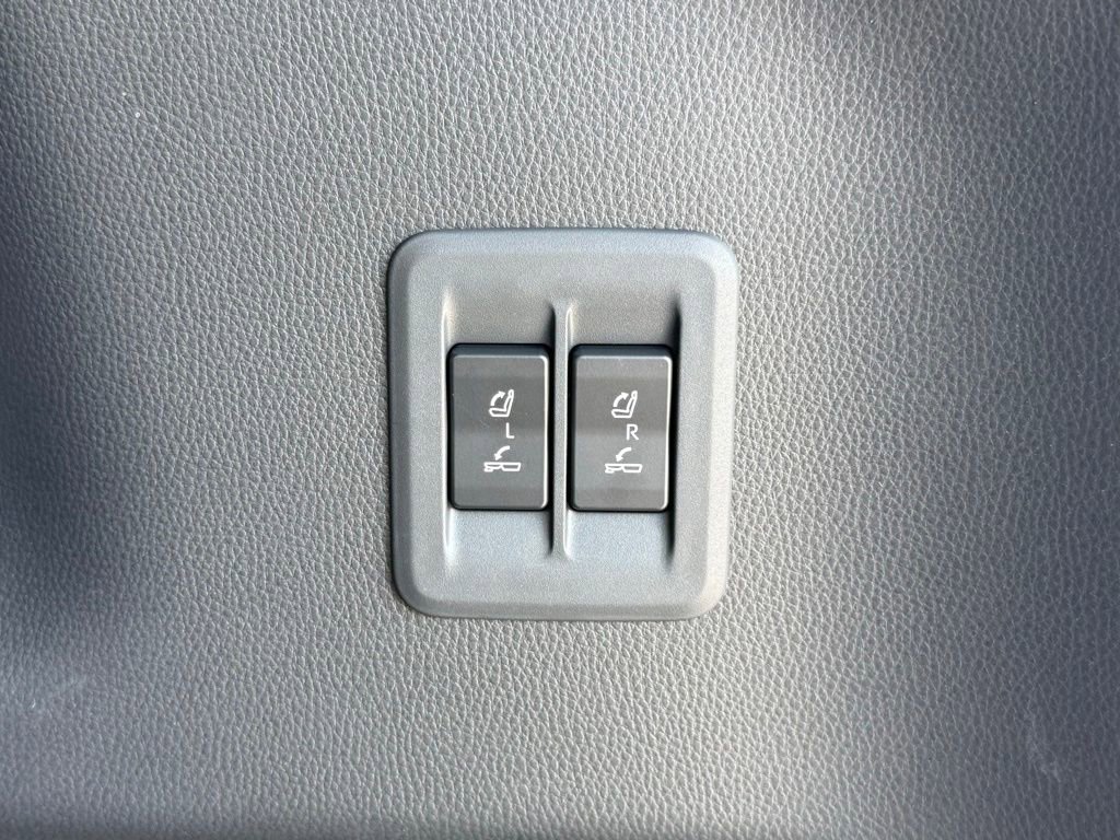 Used 2025 Lexus GX 550 w/ Accessory Package (2T) AWD/4WD image 47