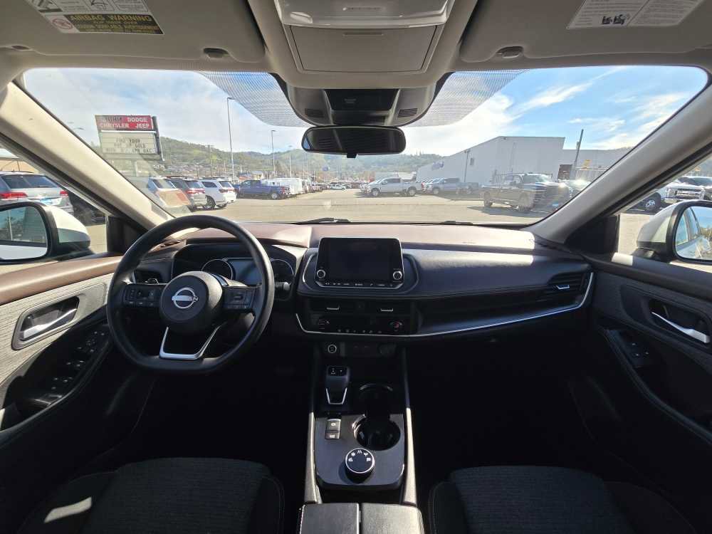Used 2023 Nissan Rogue SV image 15