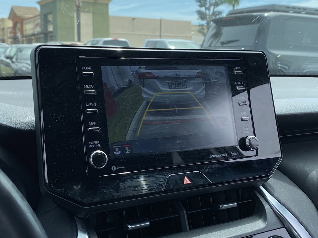 Used 2022 Toyota Venza LE image 10