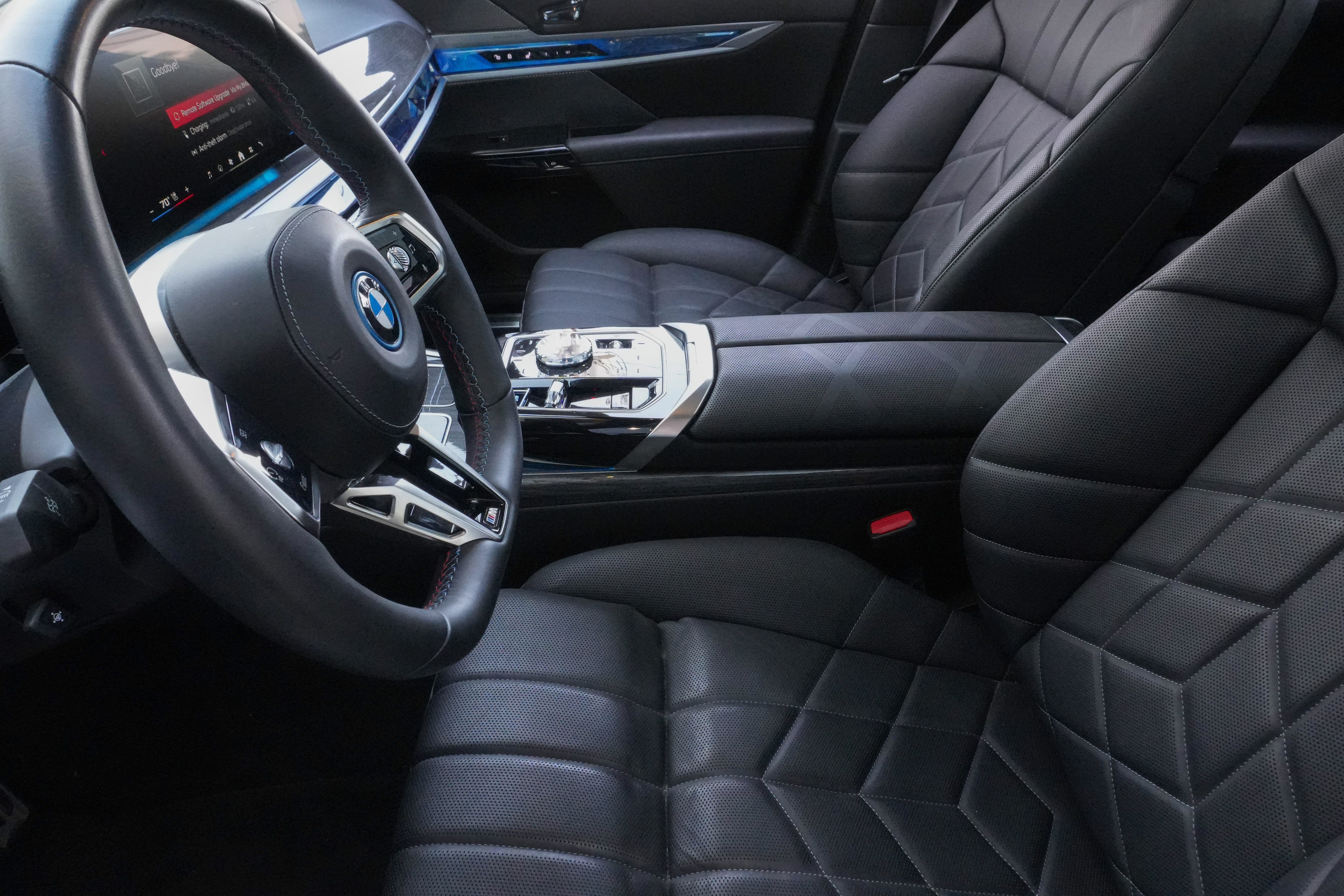 Certified 2024 BMW i7 M70 w/ Premium Package AWD/4WD image 12