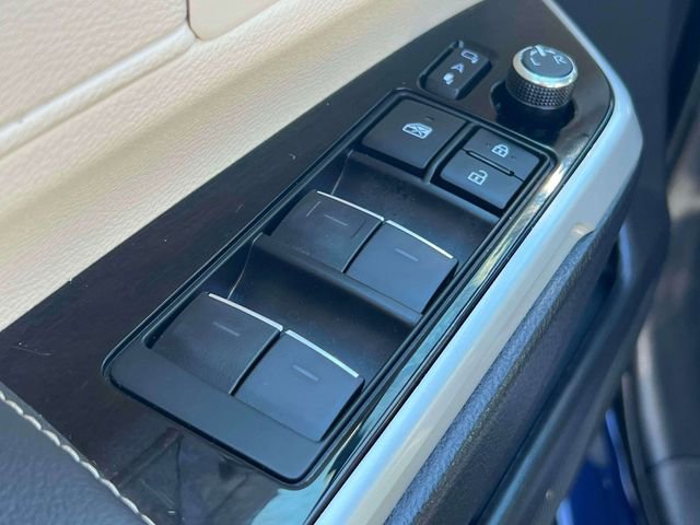 Certified 2025 Toyota Sienna Limited image 19