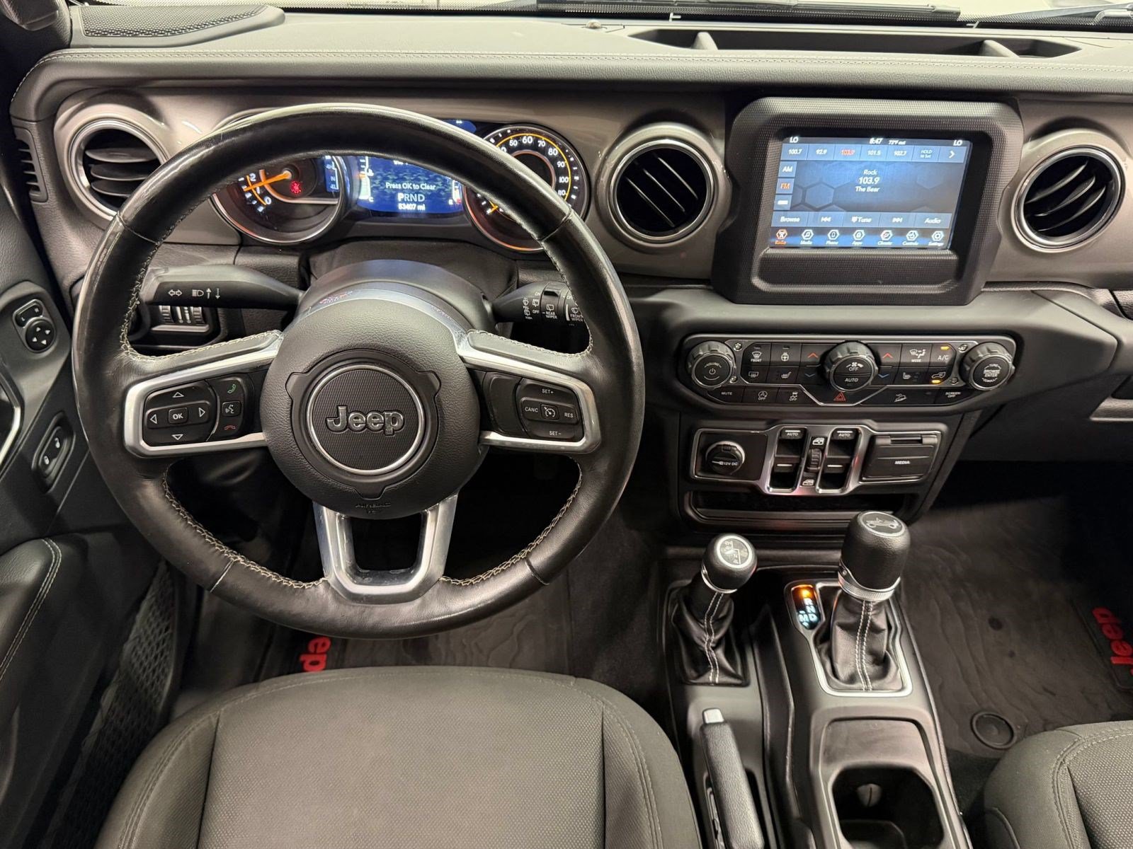 Used 2019 Jeep Wrangler Unlimited Sahara w/ Cold Weather Group AWD/4WD image 27
