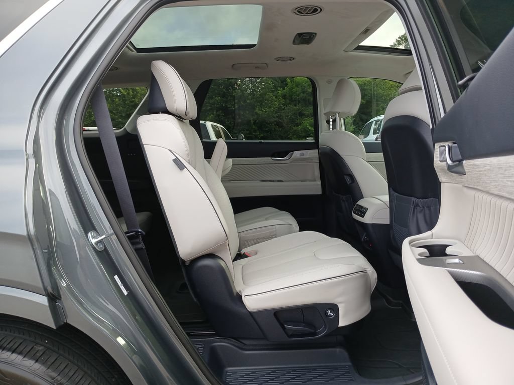 Used 2025 Hyundai Palisade Calligraphy FWD image 28
