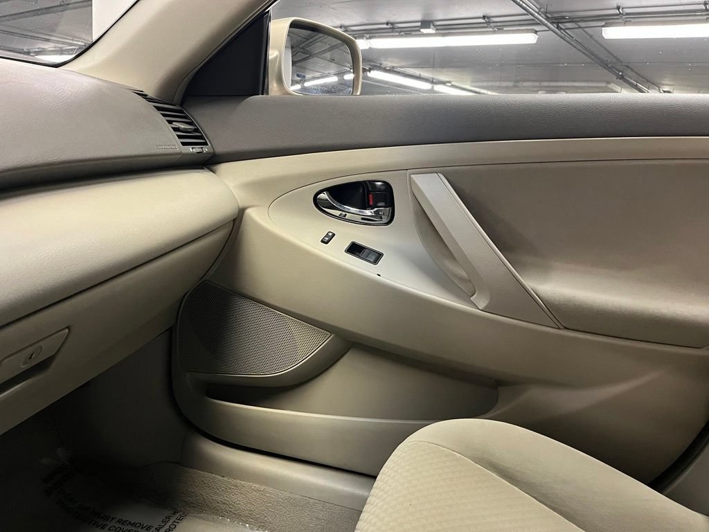 Used 2009 Toyota Camry LE FWD image 23