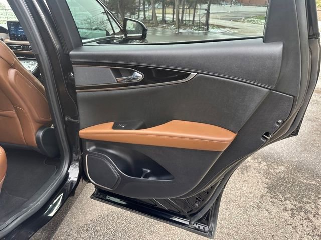 Used 2022 Lincoln Nautilus Reserve image 17