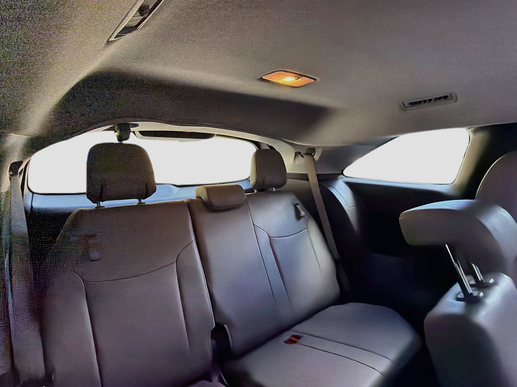 Used 2025 Toyota Sienna XLE FWD image 25