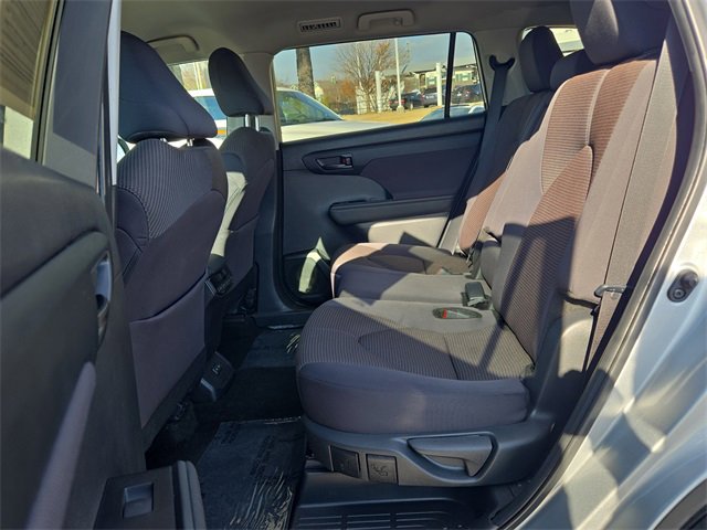 Used 2024 Toyota Highlander LE image 17