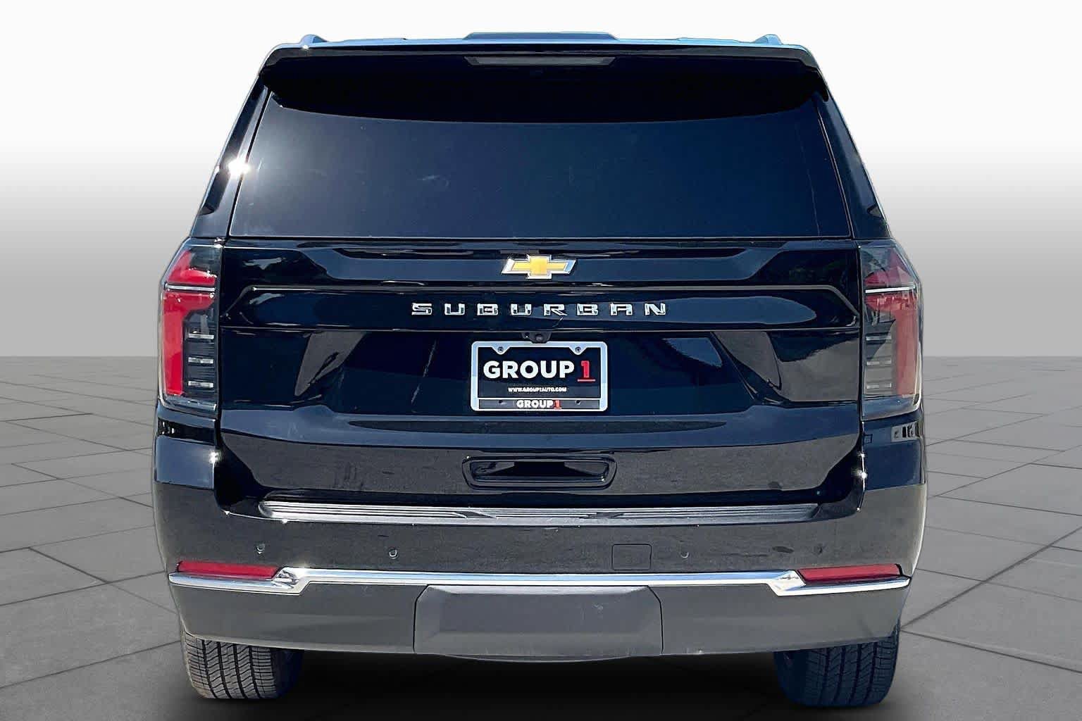 Used 2025 Chevrolet Suburban LS RWD image 5