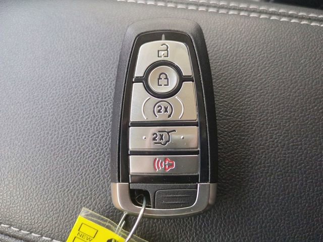 Certified 2025 Ford Escape Platinum w/ Premium Technology Package FWD image 30