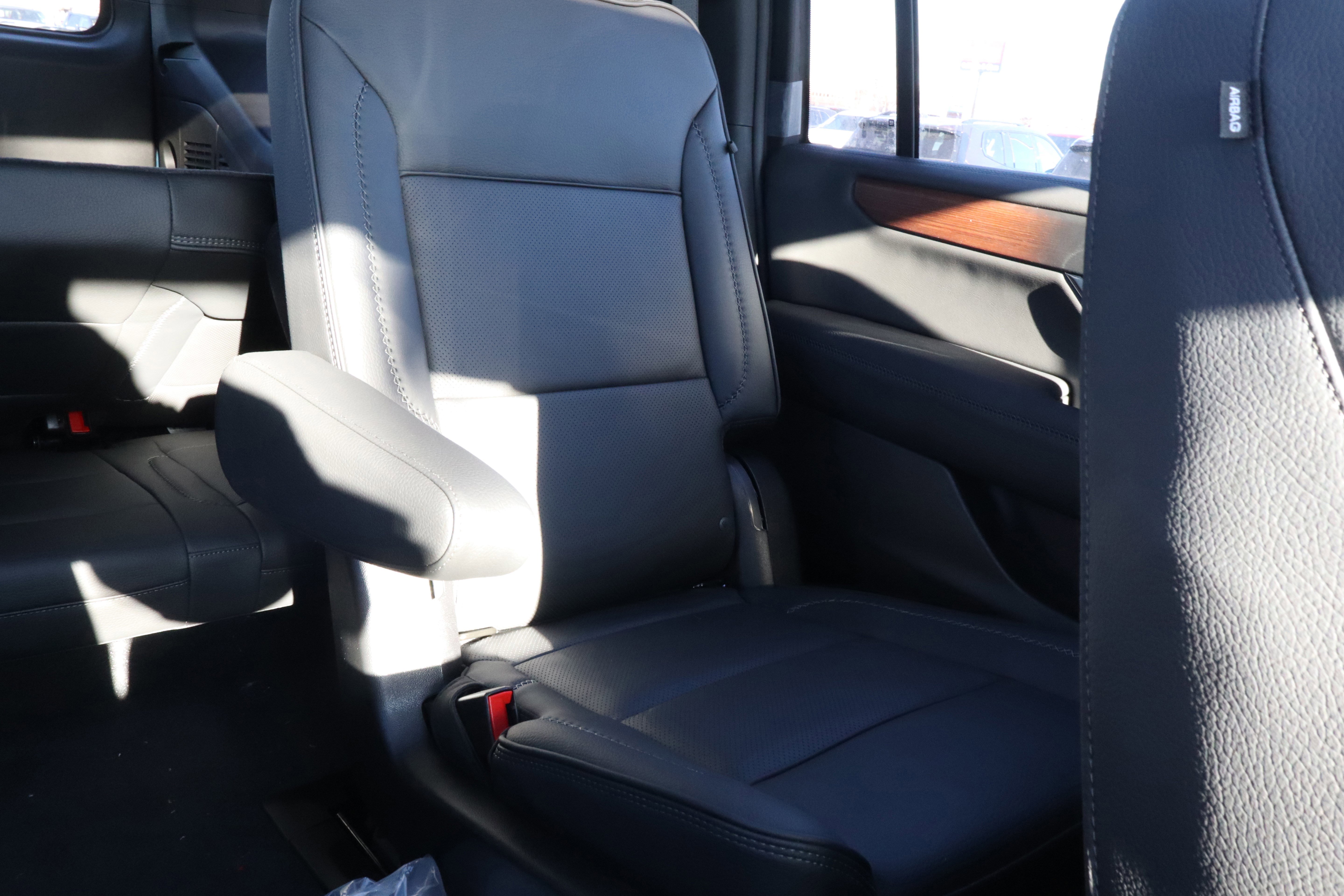 New 2026 GMC Yukon XL Denali w/ Sun & Power Step Package image 12