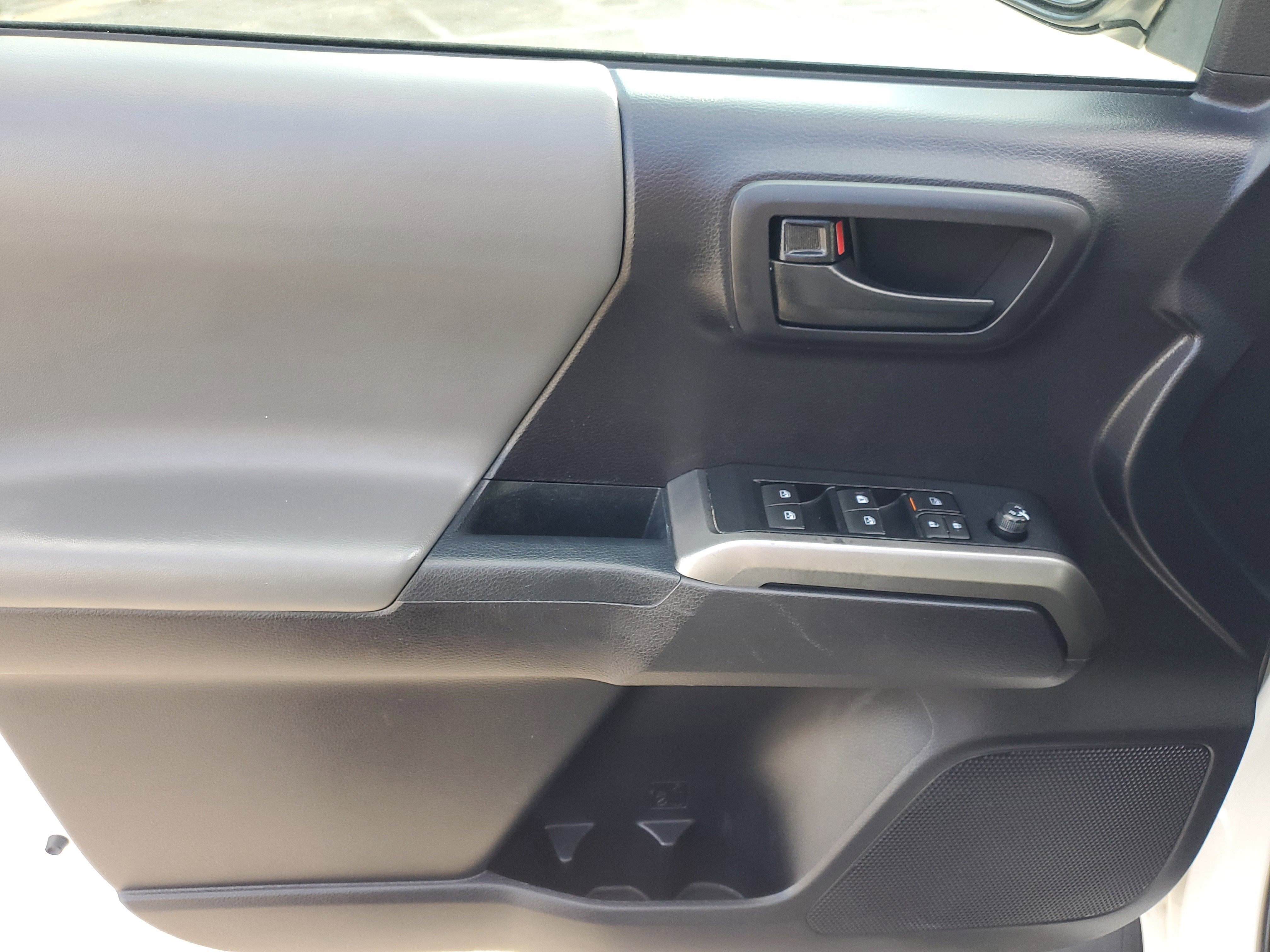 Used 2020 Toyota Tacoma SR5 image 18