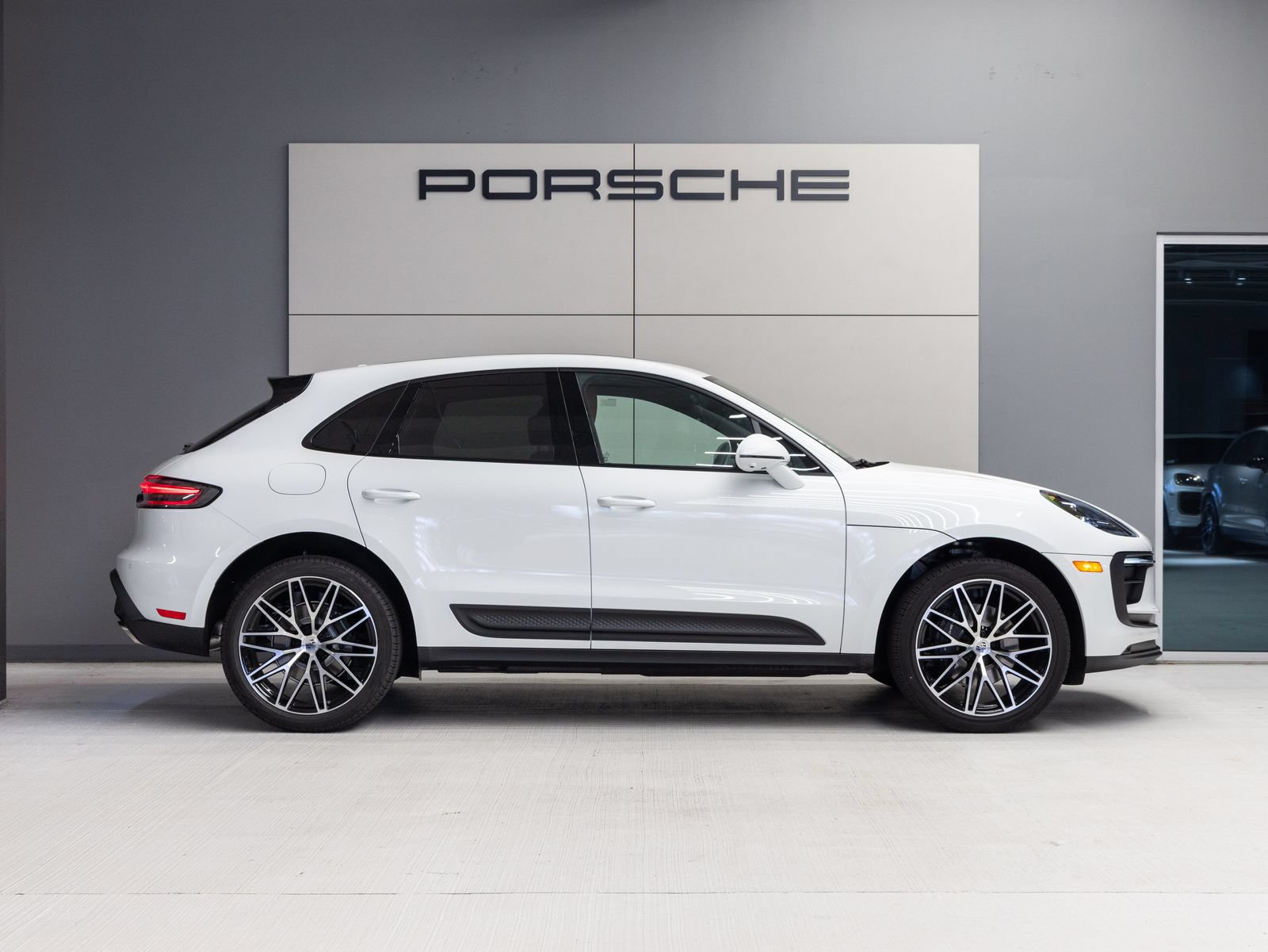 New 2026 Porsche Macan AWD/4WD image 8