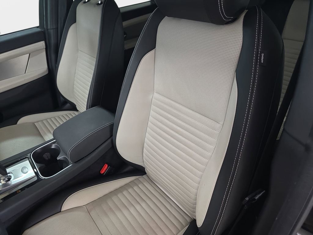 Used 2023 Land Rover Discovery Sport SE R-Dynamic image 13