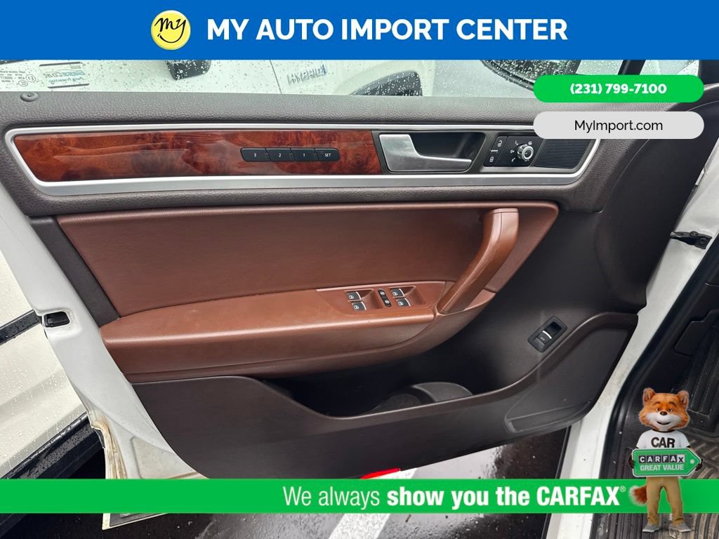 Used 2014 Volkswagen Touareg TDI AWD/4WD image 8
